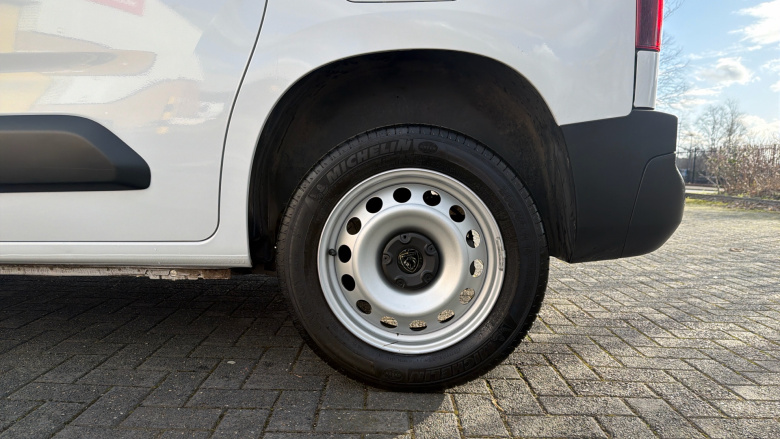 Peugeot Partner Standard Diesel 1.5 BlueHDi 130 Professional Van EAT8